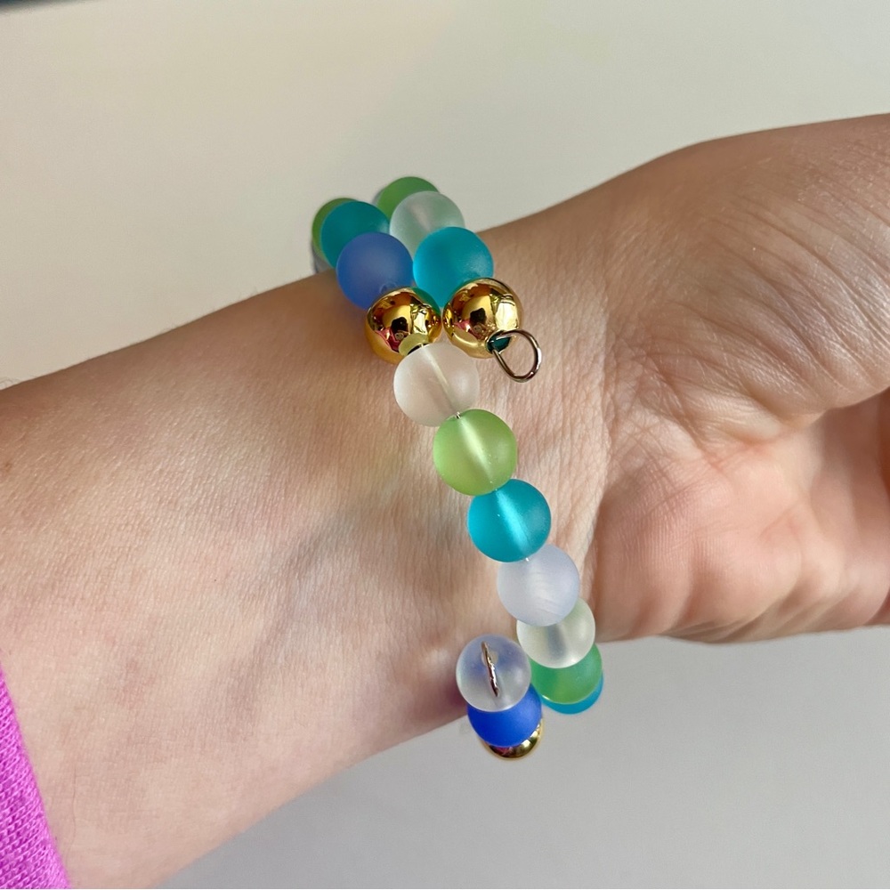 NWOT Memory Wire 18k Gold Plated and Seaglass Beaded Bracelet - Picture 4 of 6